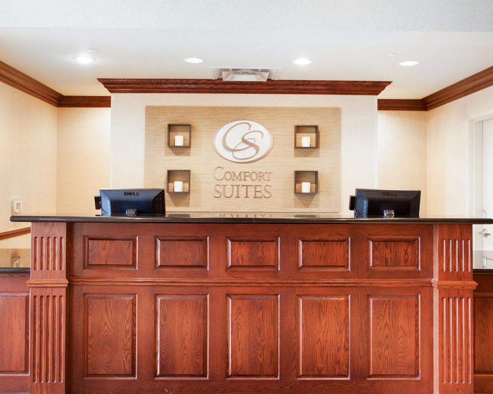 Holiday Inn Express & Suites Milwaukee Nw - Park Place By Ihg Ngoại thất bức ảnh