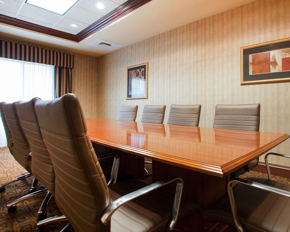 Holiday Inn Express & Suites Milwaukee Nw - Park Place By Ihg Ngoại thất bức ảnh