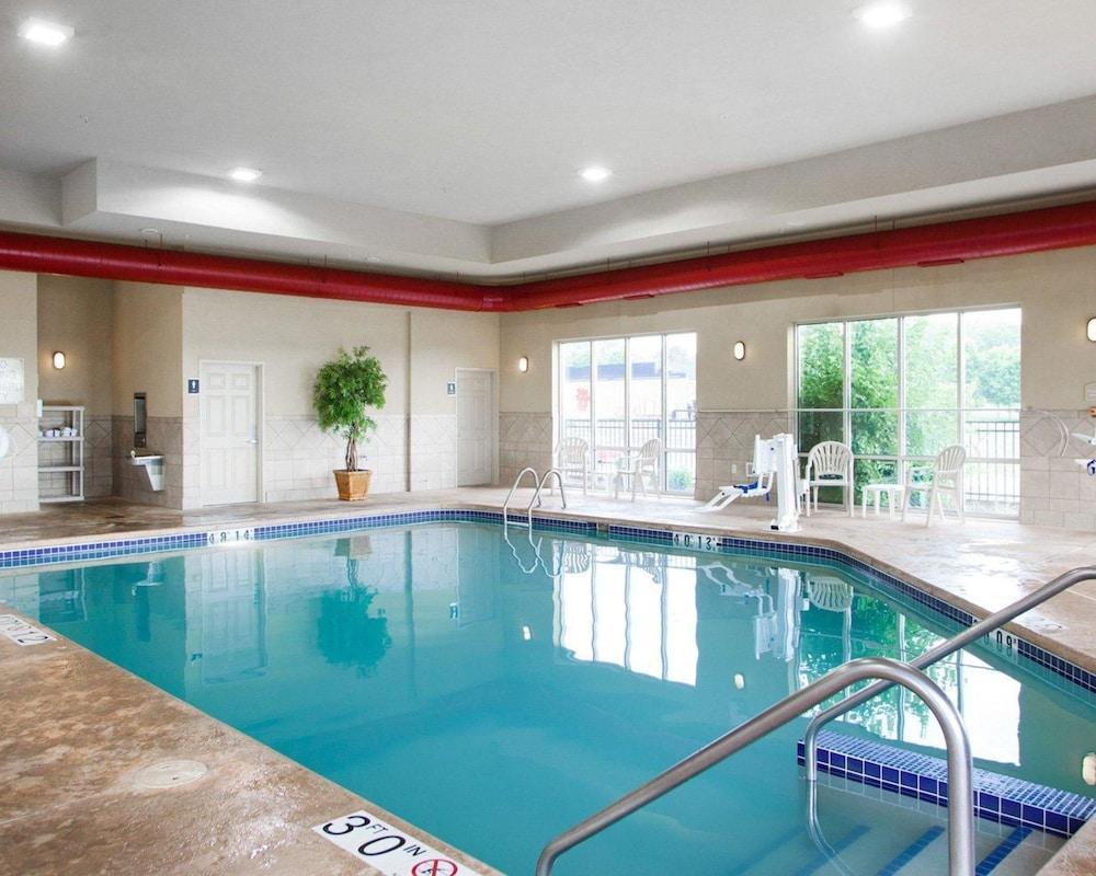 Holiday Inn Express & Suites Milwaukee Nw - Park Place By Ihg Ngoại thất bức ảnh