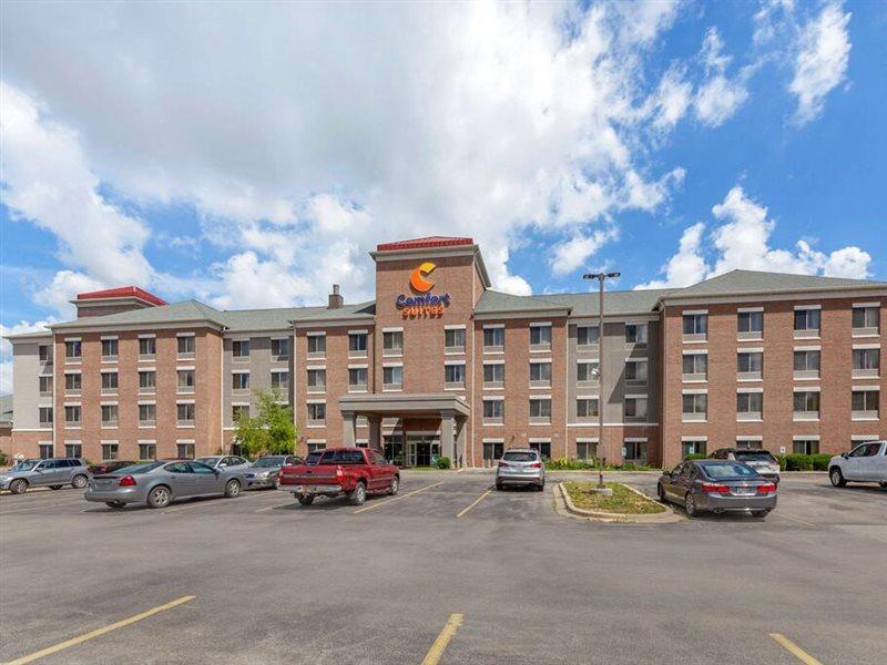 Holiday Inn Express & Suites Milwaukee Nw - Park Place By Ihg Ngoại thất bức ảnh