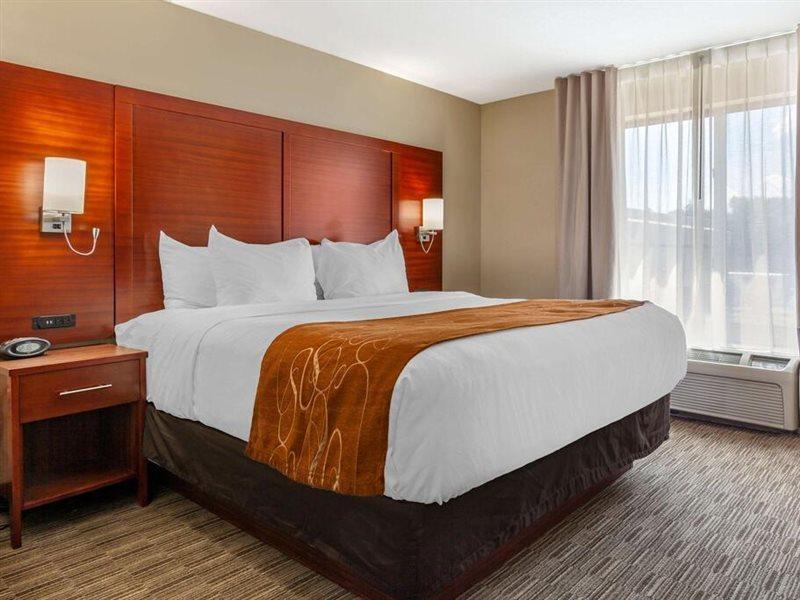 Holiday Inn Express & Suites Milwaukee Nw - Park Place By Ihg Ngoại thất bức ảnh