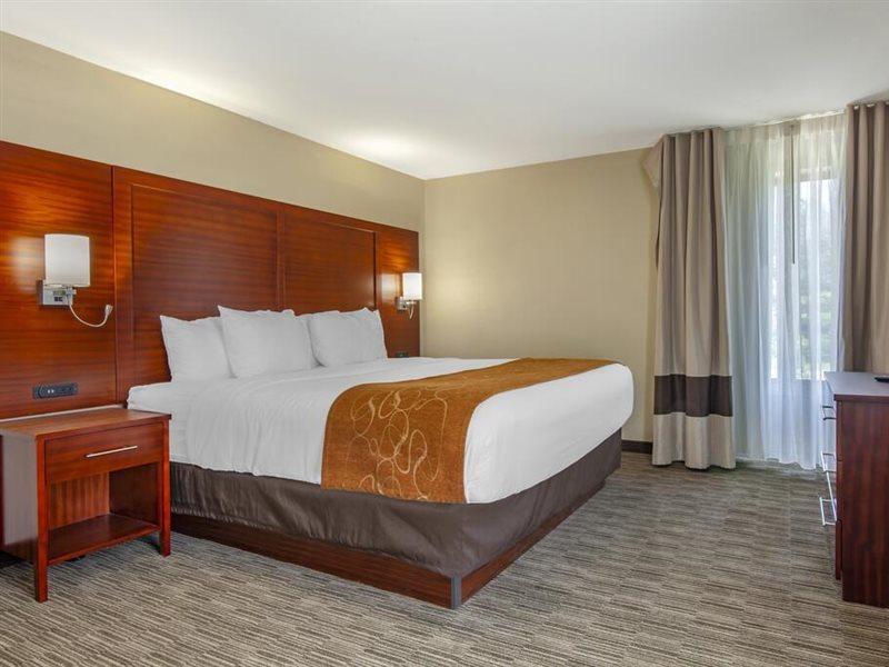 Holiday Inn Express & Suites Milwaukee Nw - Park Place By Ihg Ngoại thất bức ảnh
