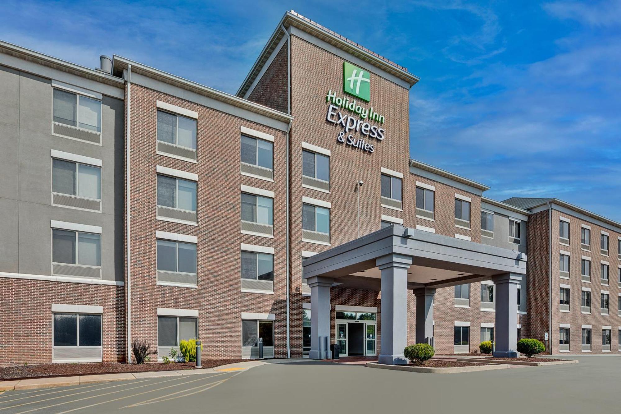 Holiday Inn Express & Suites Milwaukee Nw - Park Place By Ihg Ngoại thất bức ảnh