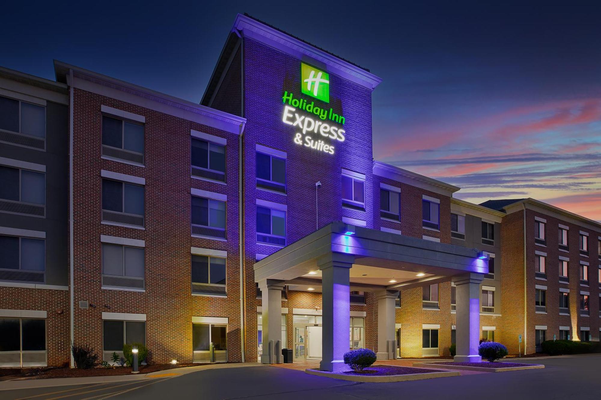 Holiday Inn Express & Suites Milwaukee Nw - Park Place By Ihg Ngoại thất bức ảnh