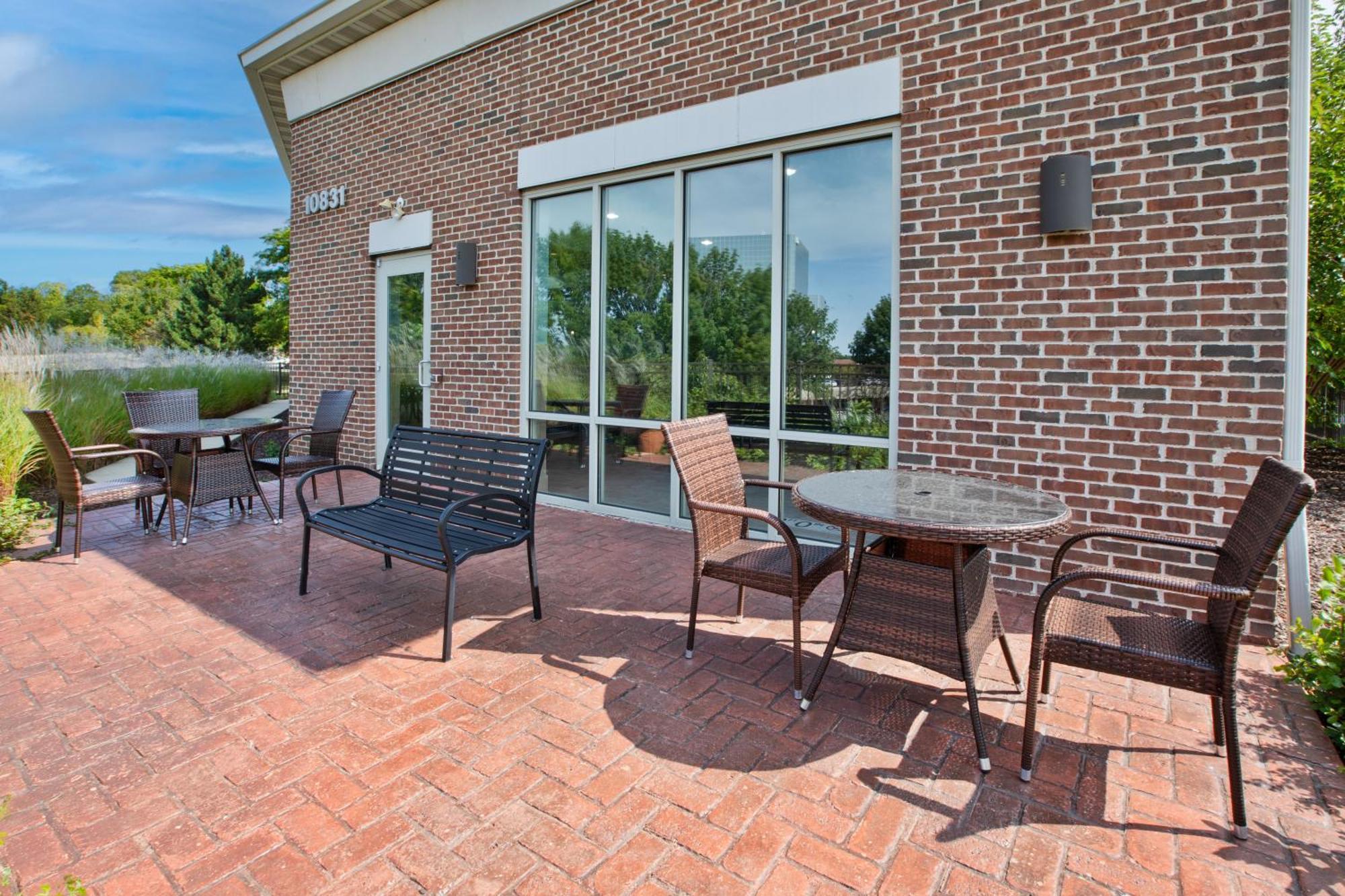 Holiday Inn Express & Suites Milwaukee Nw - Park Place By Ihg Ngoại thất bức ảnh