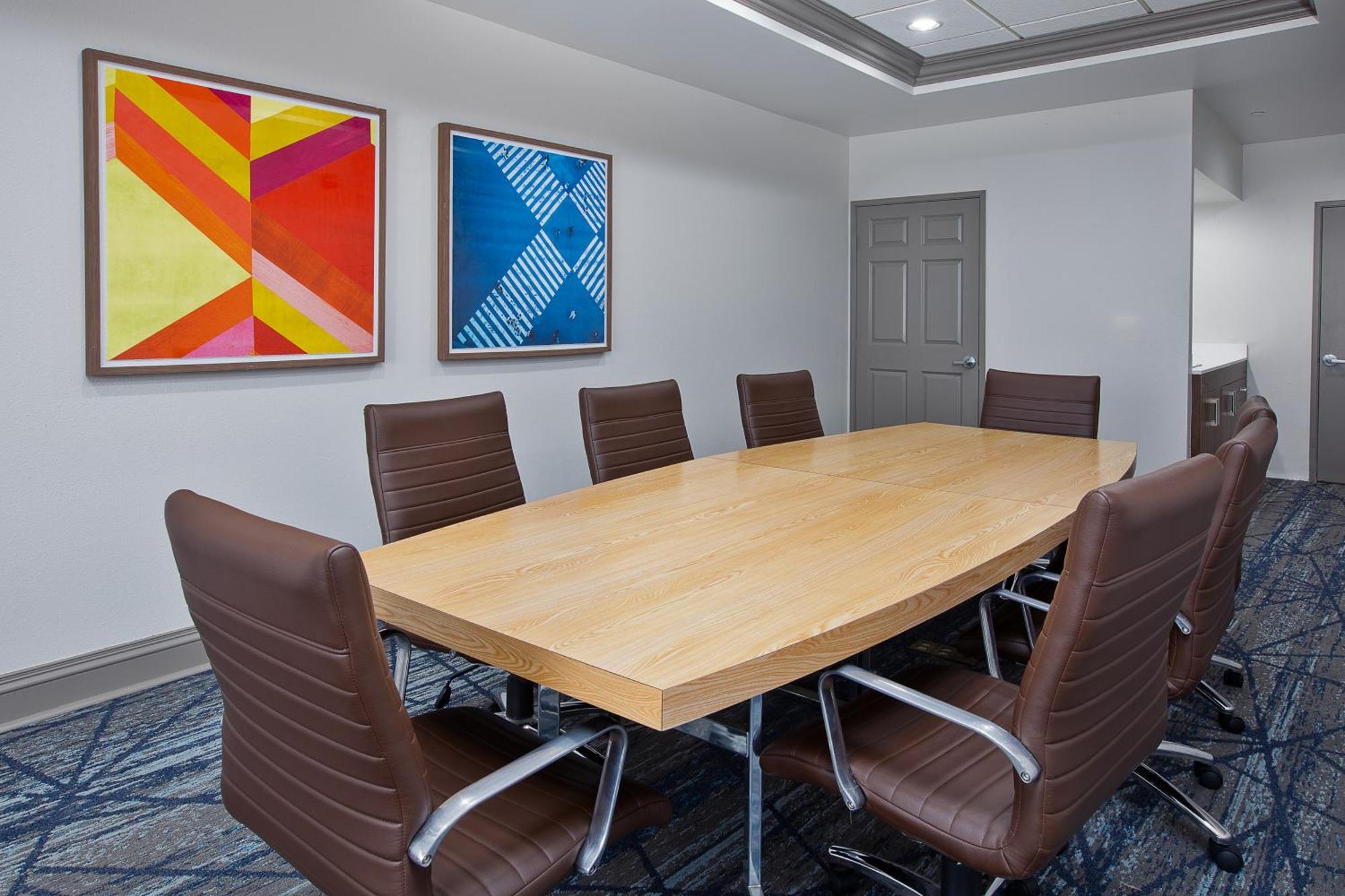 Holiday Inn Express & Suites Milwaukee Nw - Park Place By Ihg Ngoại thất bức ảnh