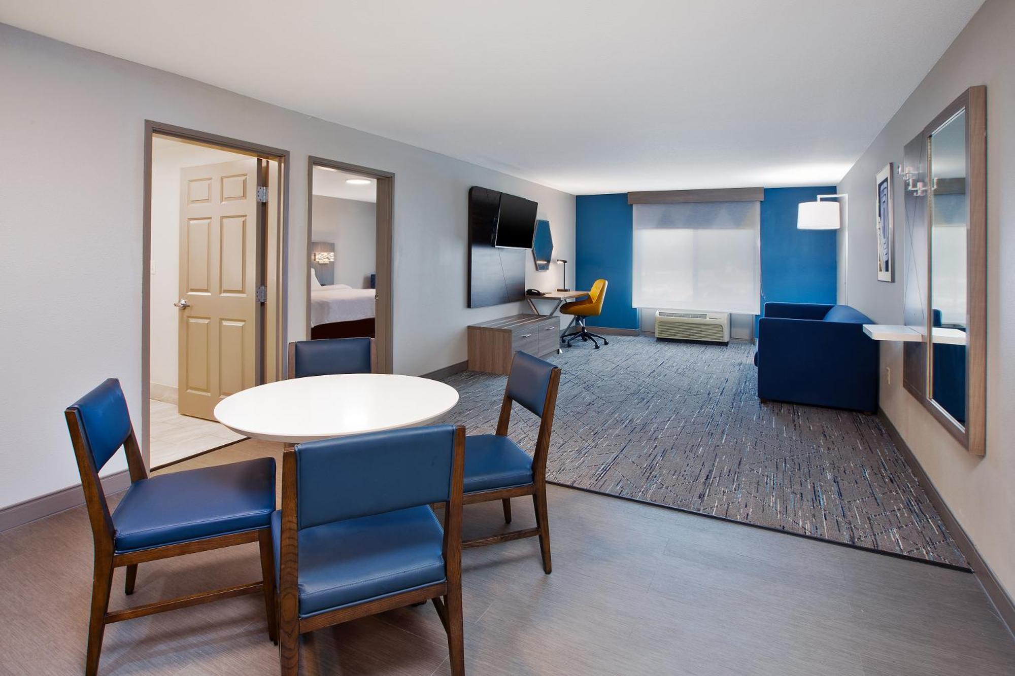 Holiday Inn Express & Suites Milwaukee Nw - Park Place By Ihg Ngoại thất bức ảnh