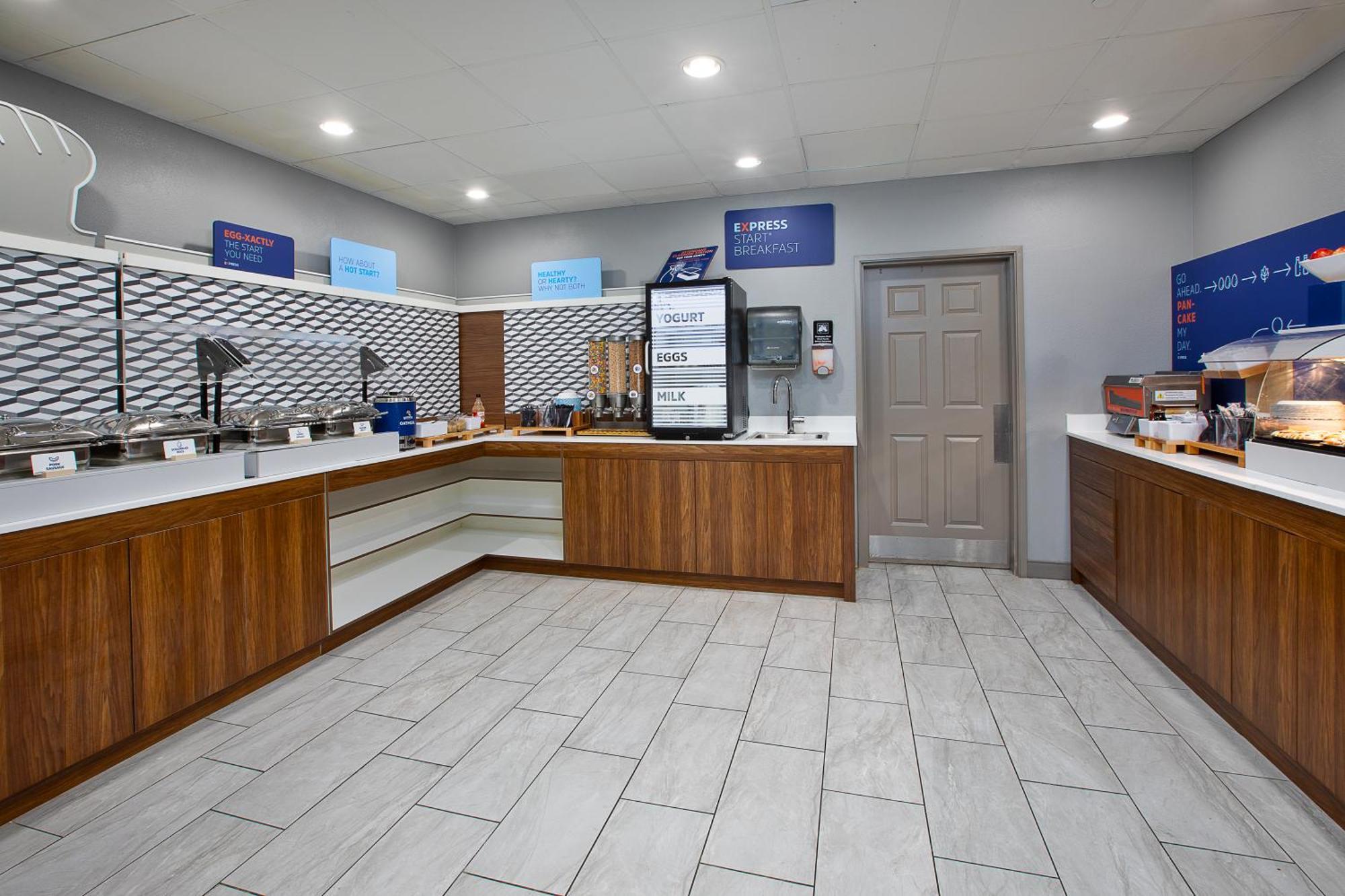 Holiday Inn Express & Suites Milwaukee Nw - Park Place By Ihg Ngoại thất bức ảnh