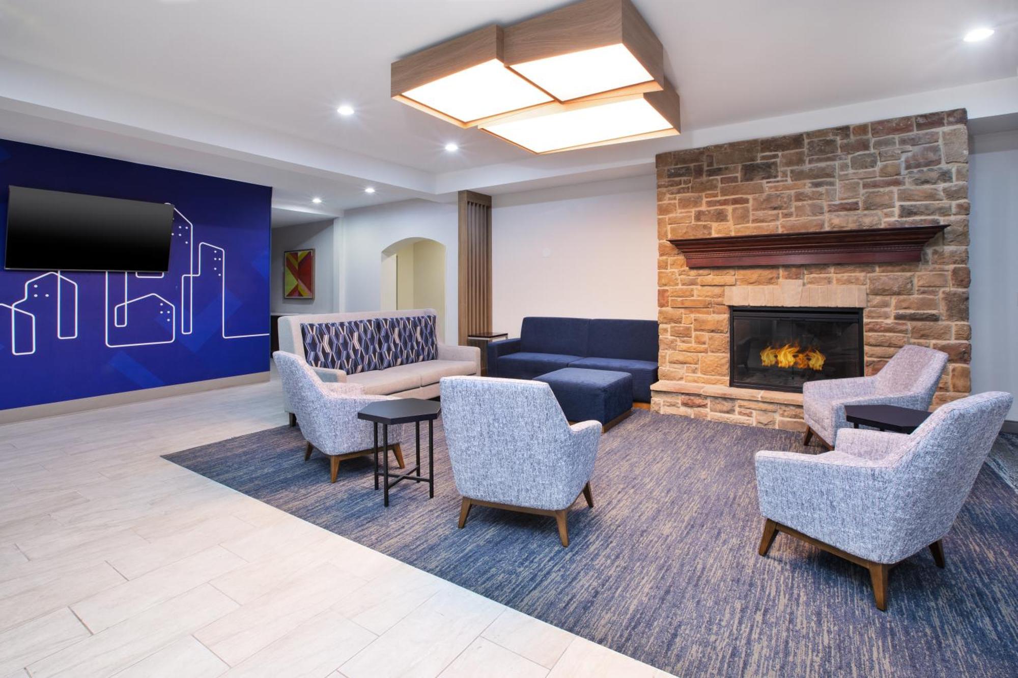 Holiday Inn Express & Suites Milwaukee Nw - Park Place By Ihg Ngoại thất bức ảnh