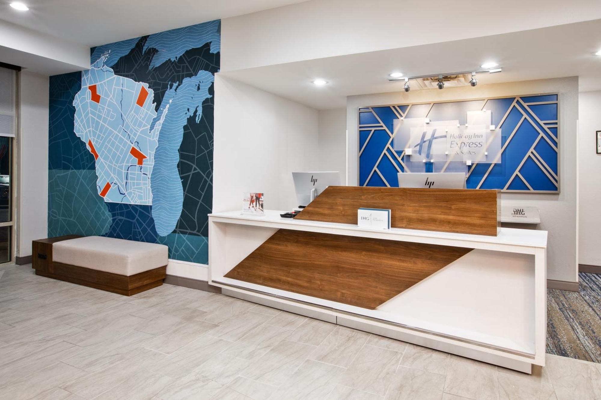 Holiday Inn Express & Suites Milwaukee Nw - Park Place By Ihg Ngoại thất bức ảnh
