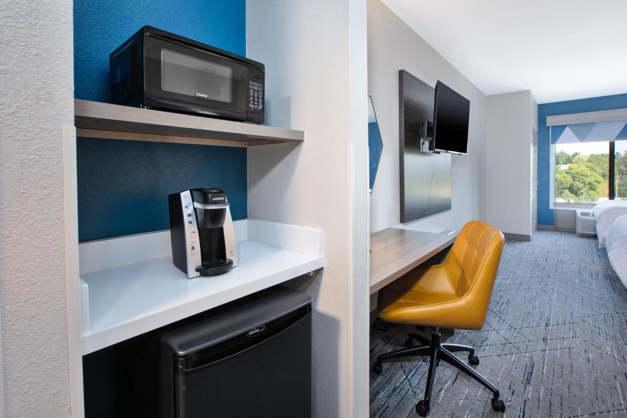 Holiday Inn Express & Suites Milwaukee Nw - Park Place By Ihg Ngoại thất bức ảnh