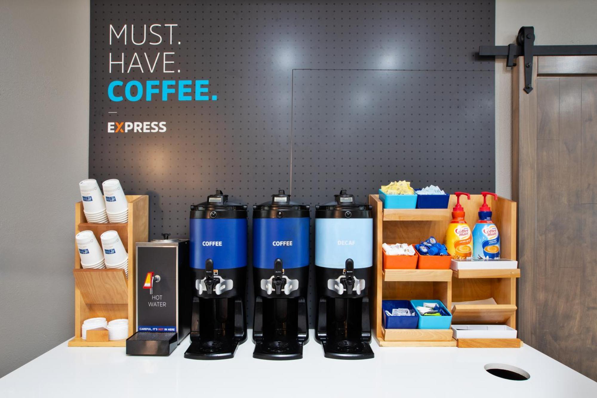 Holiday Inn Express & Suites Milwaukee Nw - Park Place By Ihg Ngoại thất bức ảnh