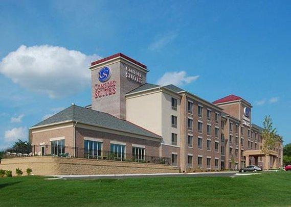 Holiday Inn Express & Suites Milwaukee Nw - Park Place By Ihg Ngoại thất bức ảnh