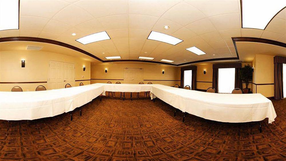 Holiday Inn Express & Suites Milwaukee Nw - Park Place By Ihg Ngoại thất bức ảnh