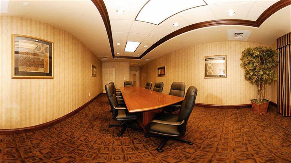 Holiday Inn Express & Suites Milwaukee Nw - Park Place By Ihg Ngoại thất bức ảnh